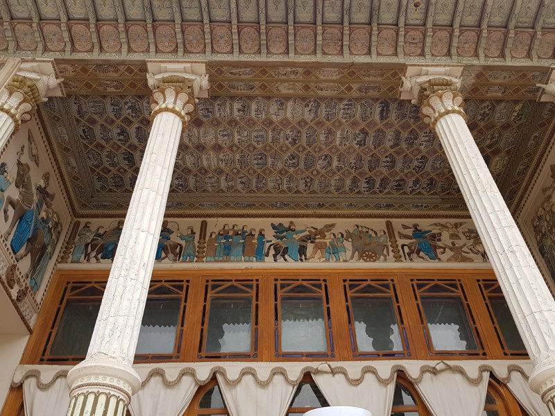 ستون‌های ساختمان اصلی باغ عفیف آباد